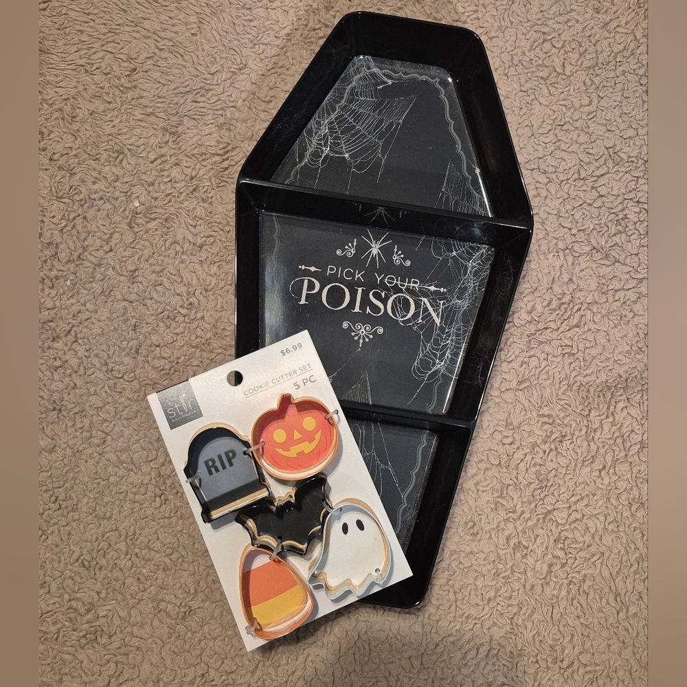 Black Coffin-Shaped Tray with Halloween Cookie Cutters NWT - Picture 2 of 10